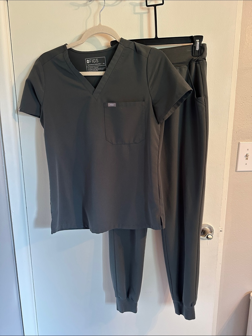 FIGS Bonsai Green Women's V-Neck Scrub Top & Jogger Pants
